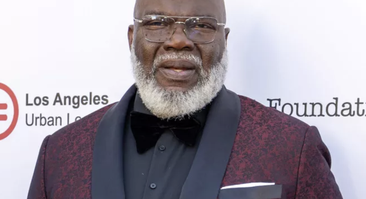 Megachurch Bishop T.D. Jakes Experiences 'Health Incident' Onstage After Sermon, Church Says He Is 'Stable'