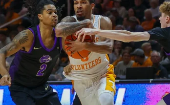 Tennessee holds No. 1 spot in USA TODAY Sports men's basketball poll as Kentucky tumbles