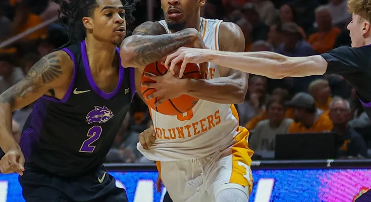 Tennessee holds No. 1 spot in USA TODAY Sports men's basketball poll as Kentucky tumbles