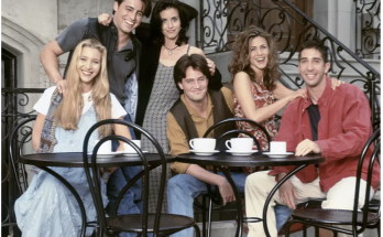 Lisa Kudrow Reveals Friends Cast Only Had Dinner Together Once Between Finale and 25th Reunion