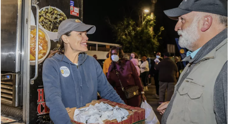 José Andrés Says Jennifer Garner Jumped Right in to Volunteer for L.A. Fires: ‘I Didn’t Have to Tell Her What to Do'