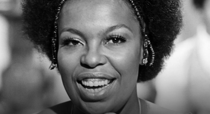 Roberta Flack, 'Killing Me Softly with His Song' Singer, Passes Away — Details