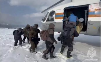 139 Stranded Fishermen Rescued from Ice Floe amid Strong Winds and Freezing Temperatures