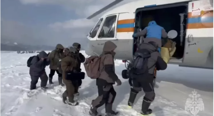 139 Stranded Fishermen Rescued from Ice Floe amid Strong Winds and Freezing Temperatures