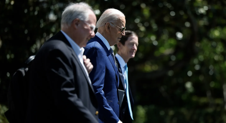 Biden advisor called out over 'delusional' defense of former president by liberal commentators