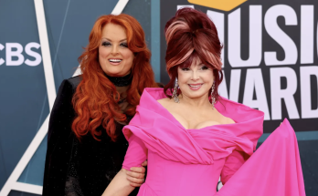 Naomi Judd, Who Raised Her 2 Daughters, Hid a Big Secret from One of Them for 30 Years – Their Story