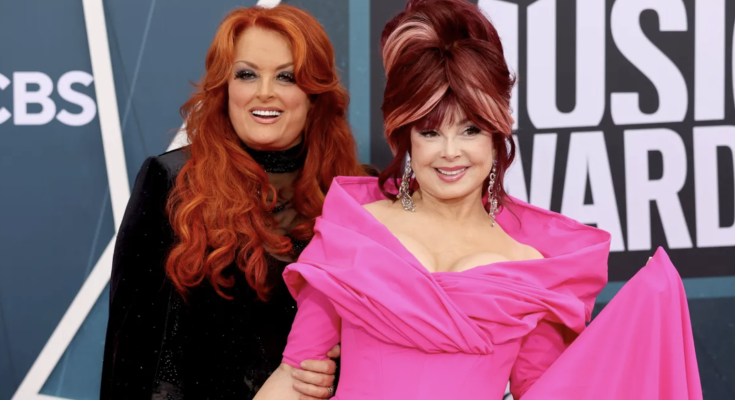 Naomi Judd, Who Raised Her 2 Daughters, Hid a Big Secret from One of Them for 30 Years – Their Story