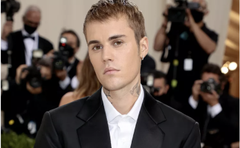 Justin Bieber Sparks Debate After Sharing Photo Smoking Out of Bong: 'Set a Better Example for Your Son'